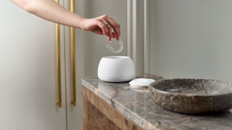 How to Clean Your Retainer Properly: Step by Step Guide